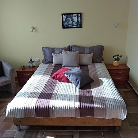 Yellow Apartmanhaz Бюк Экстерьер фото