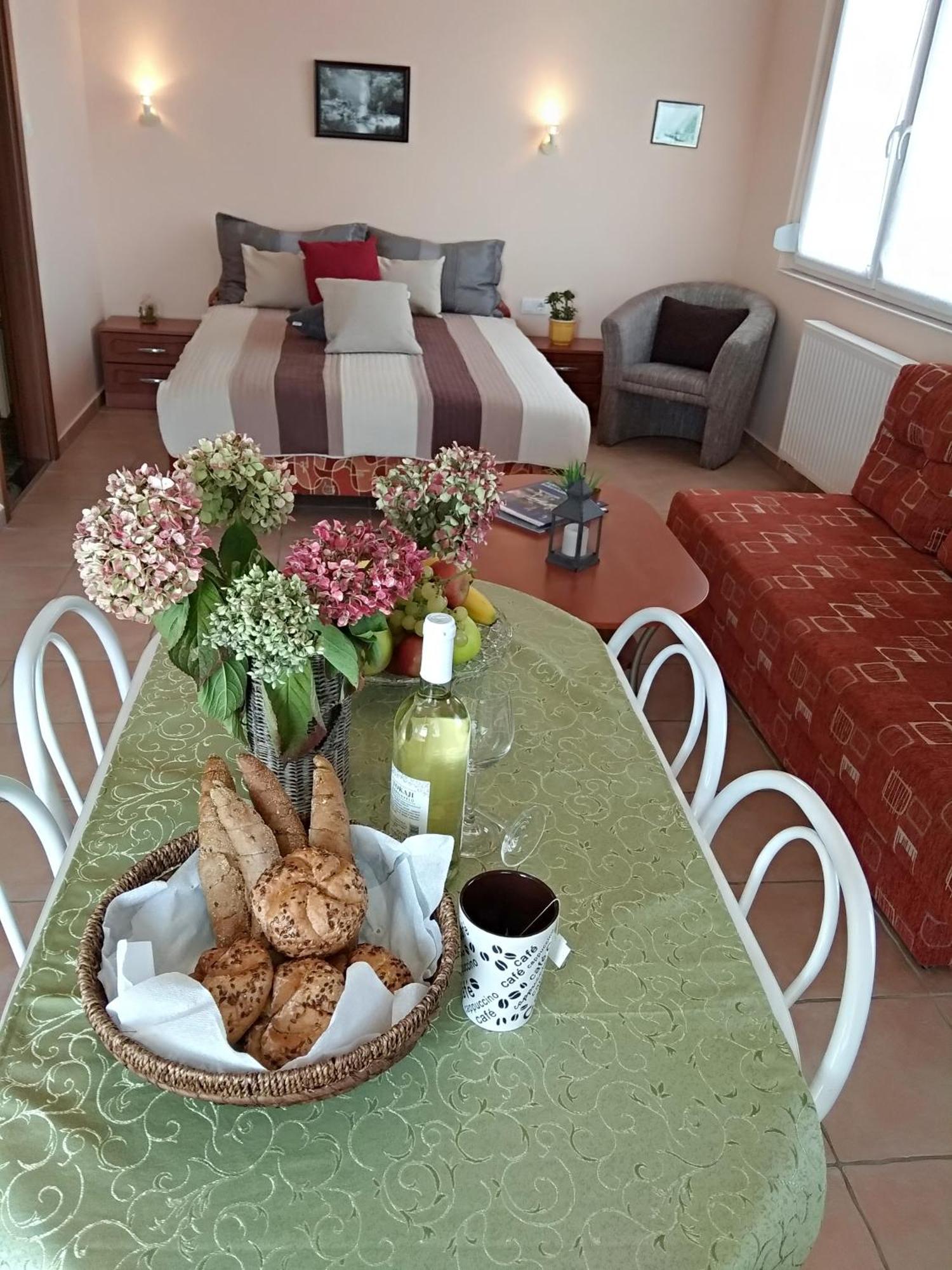 Yellow Apartmanhaz Бюк Экстерьер фото