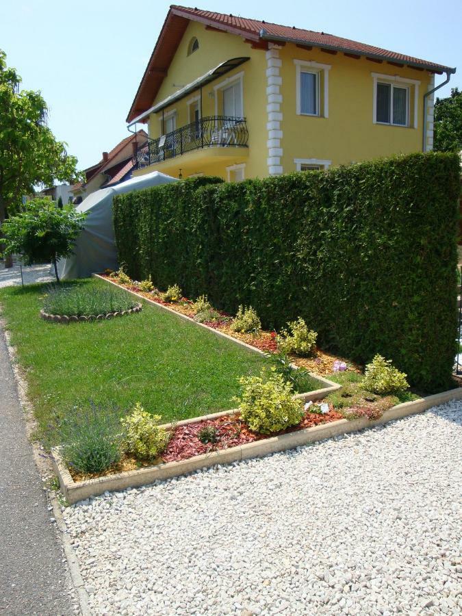 Yellow Apartmanhaz Бюк Экстерьер фото