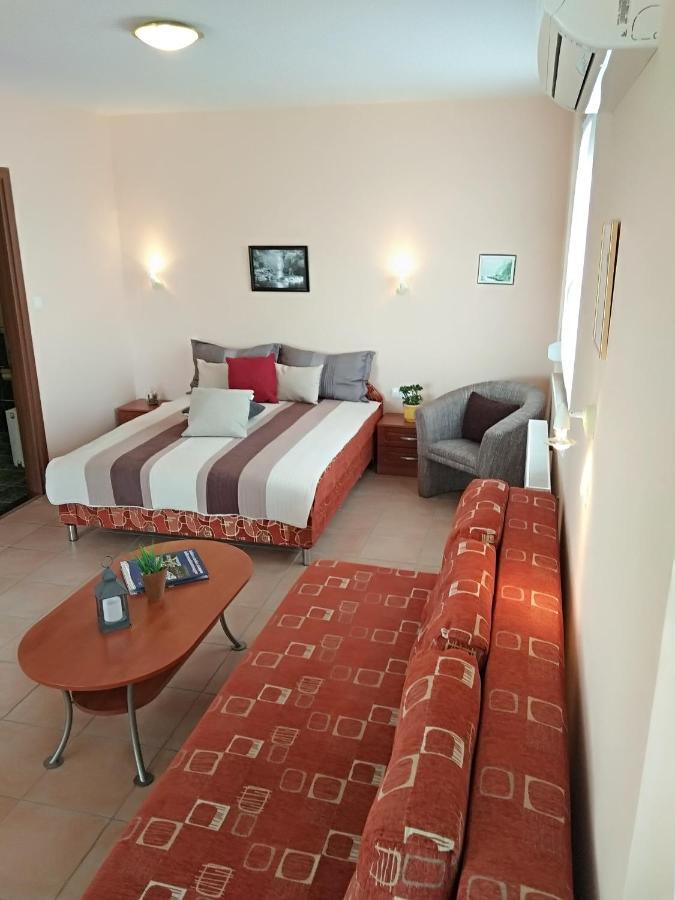 Yellow Apartmanhaz Бюк Экстерьер фото