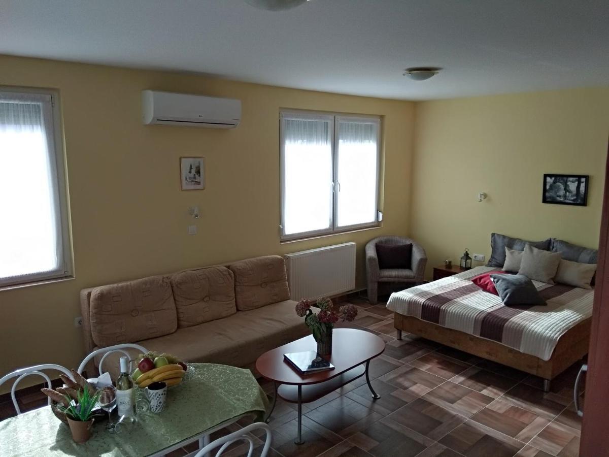 Yellow Apartmanhaz Бюк Экстерьер фото