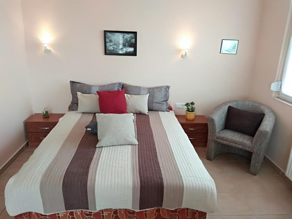 Yellow Apartmanhaz Бюк Экстерьер фото