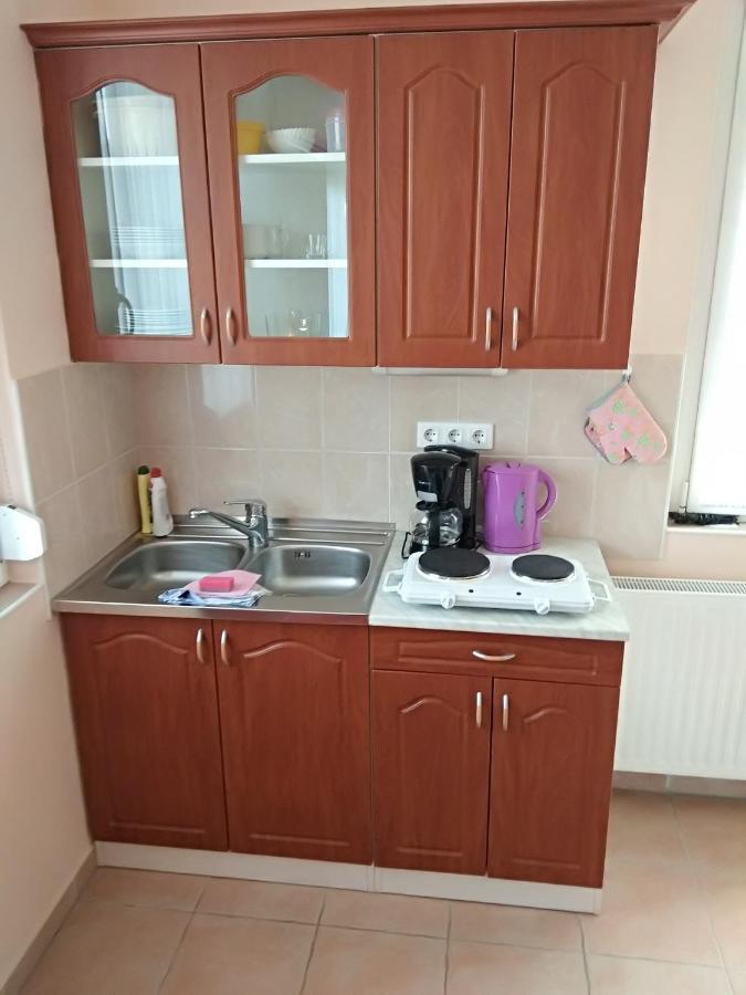 Yellow Apartmanhaz Бюк Экстерьер фото